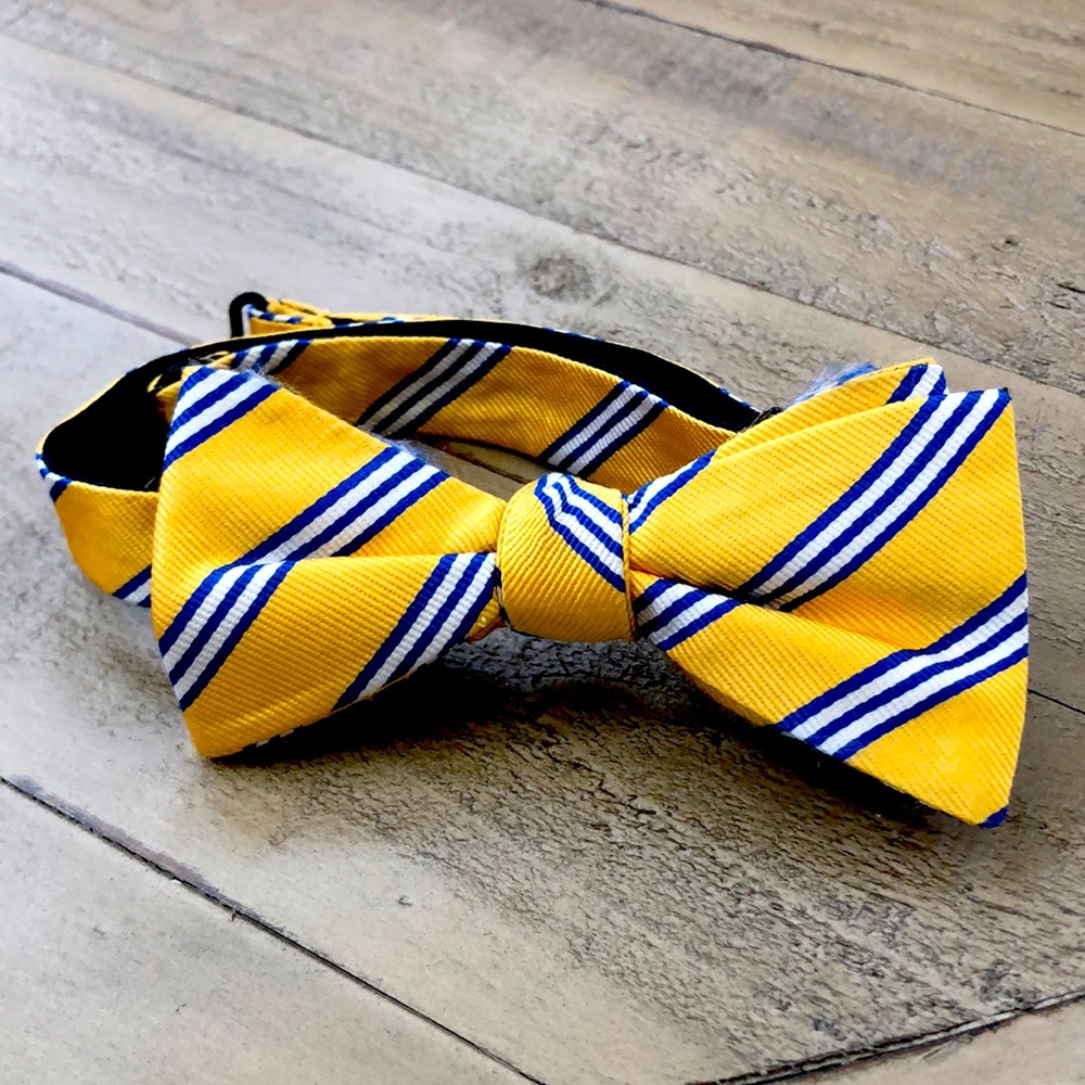 Countess Mara Pre-tied Bow Tie